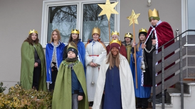 Die Sternsinger der Ortschaften Heumaden und Ödbraunetsrieth sammelten Spenden für das Kindermissionswerk nach dem Motto: „Sternsinger gegen Kinderarbeit“. (Bild: Peter Garreiss)