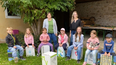 Abschlussbild mit den angefertigten Sitztrommeln. (Bild: Annika Eckstein)