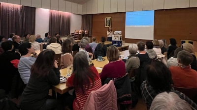 50 Gäste verfolgten aufmerksam den überaus interessanten Ernährungsvortrag von Frau MUDr. Lucia Knauer im ASV Sportheim. (Bild: Juan R. Vilas)