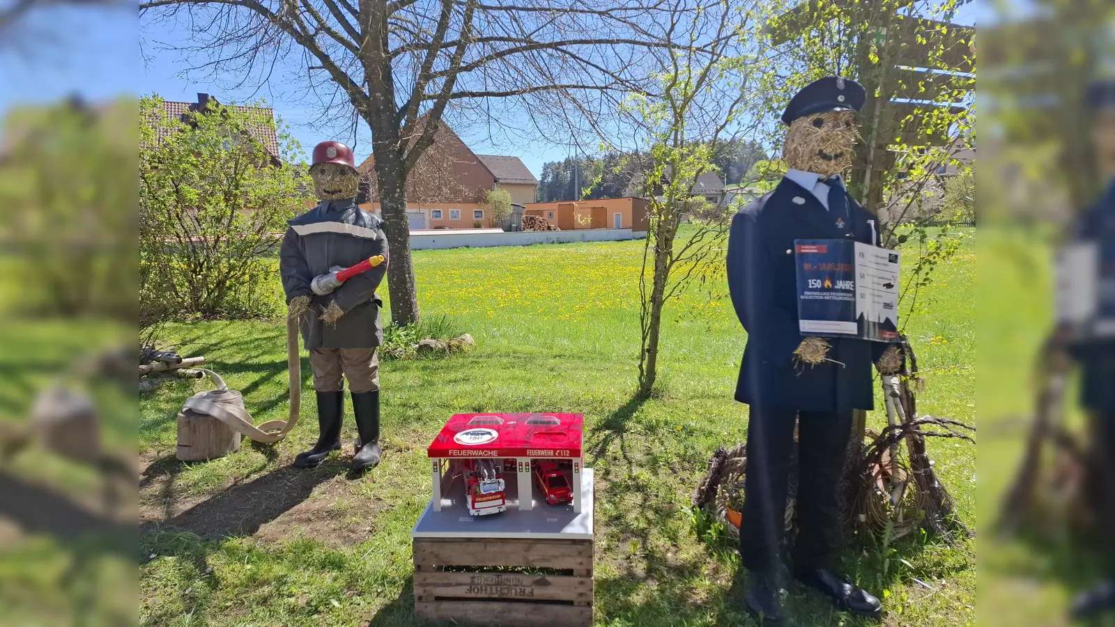 Sepp ist „Zum Einsatz fertig” und Hans-Girgl lädt zum Feuerwehrfest ein. (Bild: Hannelore Stielper)