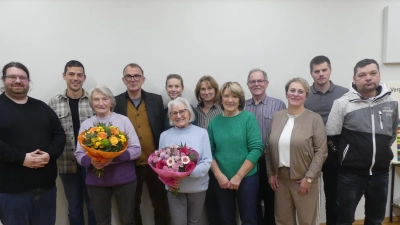 Sie sind, beziehungsweise waren, Funktionsträger der Kolpingfamilie: 2. Reihe von links Patrick Fichtl, Jürgen Grundl-Dötsch, Stefanie Moschek, Herbert Körper; erste Reihe von links: Pater Johannes Bosco, Irmgard Götz, Elisabeth Bernhard, Adelinde Wittmann, Monika Diertl, Richard Landgraf. (Bild: Walther Hermann)