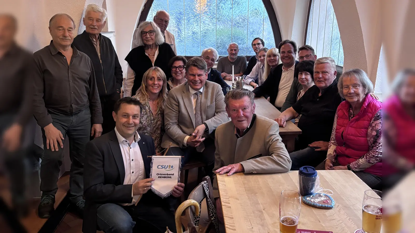 CSU-Rehbühl Vorstandschaft und Mitglieder mit Oberbürgermeister Dr. Benjamin Zeitler im Heimgarten (Bild: Joachim Strehl)