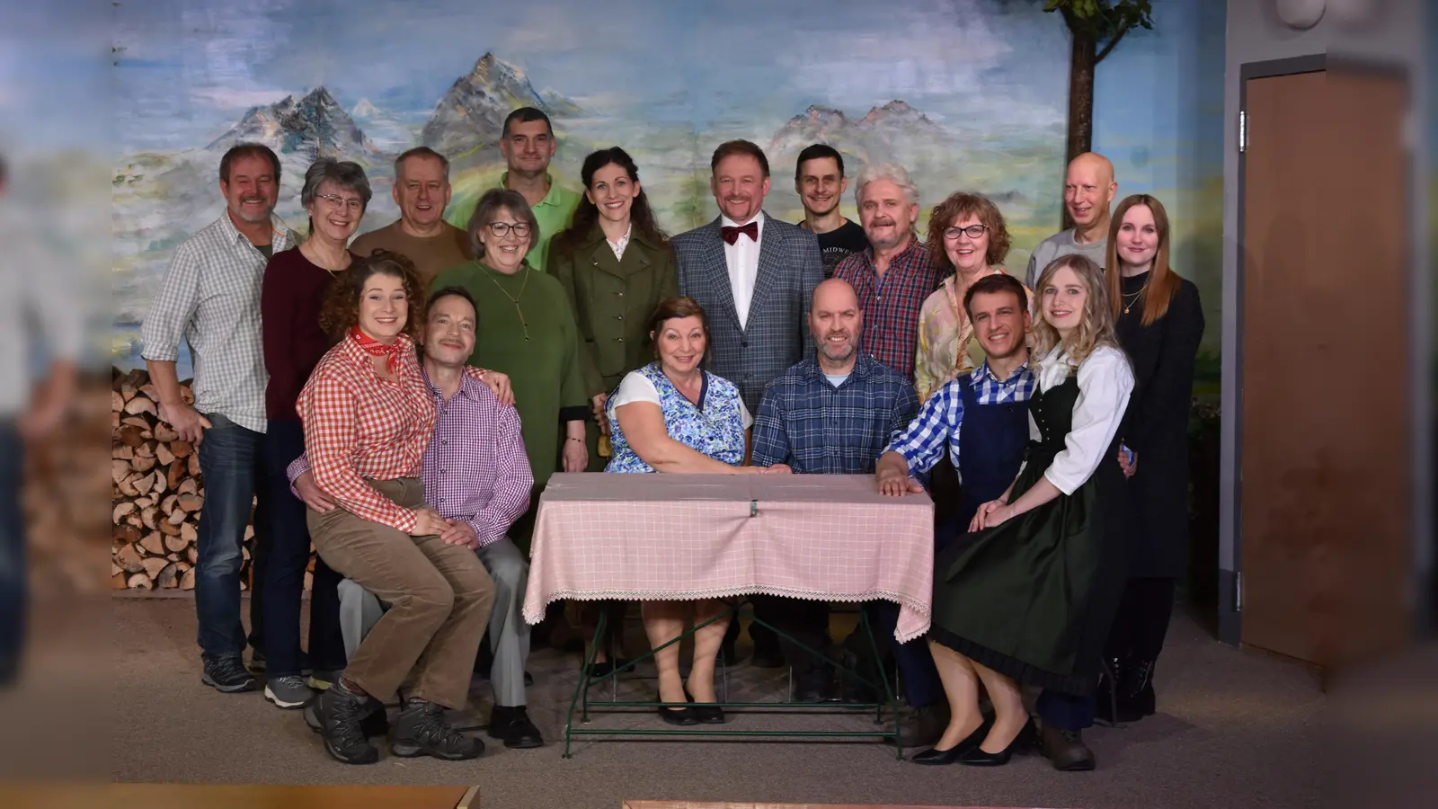 vorne v.l.n.r.: Bianca Köhler, Werner Luber, Karin Schulz, Bernd Lehner, Matthias Reichl, Katharina Rumpler<br>hinten v.l.n.r.: Reinhard Seidl, Erika Urban, Josef Wisneth, Heidi Wisneth, Manfred Göttlinger, Daniela Dehling, Hubert Kohl, Michael Bauer, Oskar Götz, Renate Kreuz, Alexander Heins, Lisa Kreuz (Bild: Johannes Göttlinger)