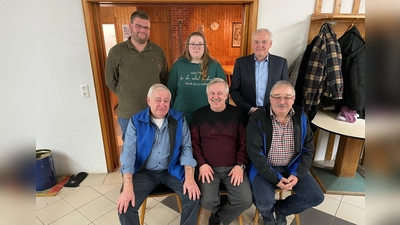 Vorne sitzend v. l. Helmut Kopp, Friedrich Kohr, Josef Zehrer; stehend v. l. Matthias Glaser, Daniela Glaser und Günter Kopp. (Bild: Katja Kopp)