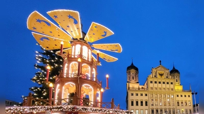 Augsburger Christkindlesmarkt mit Rathaus (Bild: Walter Heldrich)