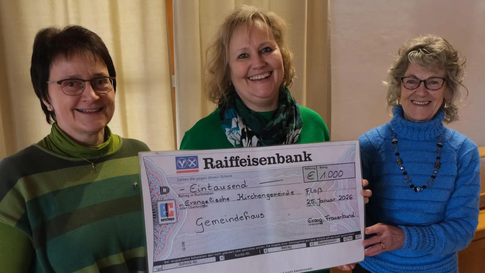 Die spendable Frauengemeinschaft des Evangelischen Frauenbundes spendete erneut für die Kirchengemeinde. Von links: Christa Riedel, Silke Scherm und Waltraud Riedel. (Bild: Fred Lehner)