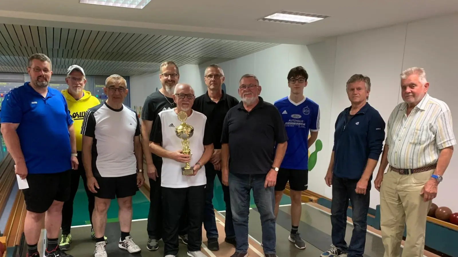 Beim sportlichen Vergleich behielten die Weiß-Blauen die Oberhand.  (Bild: Johann Adam)