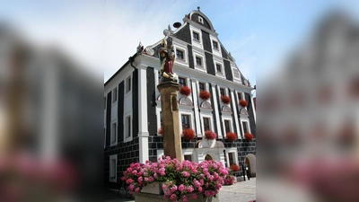 Zur Sitzung des Marktgemeinderates in Hohenburg ist am Donnerstag, 30. Juli 2026 um 19.30 Uhr ins Rathaus eingeladen.  (Bild: Paul Böhm)