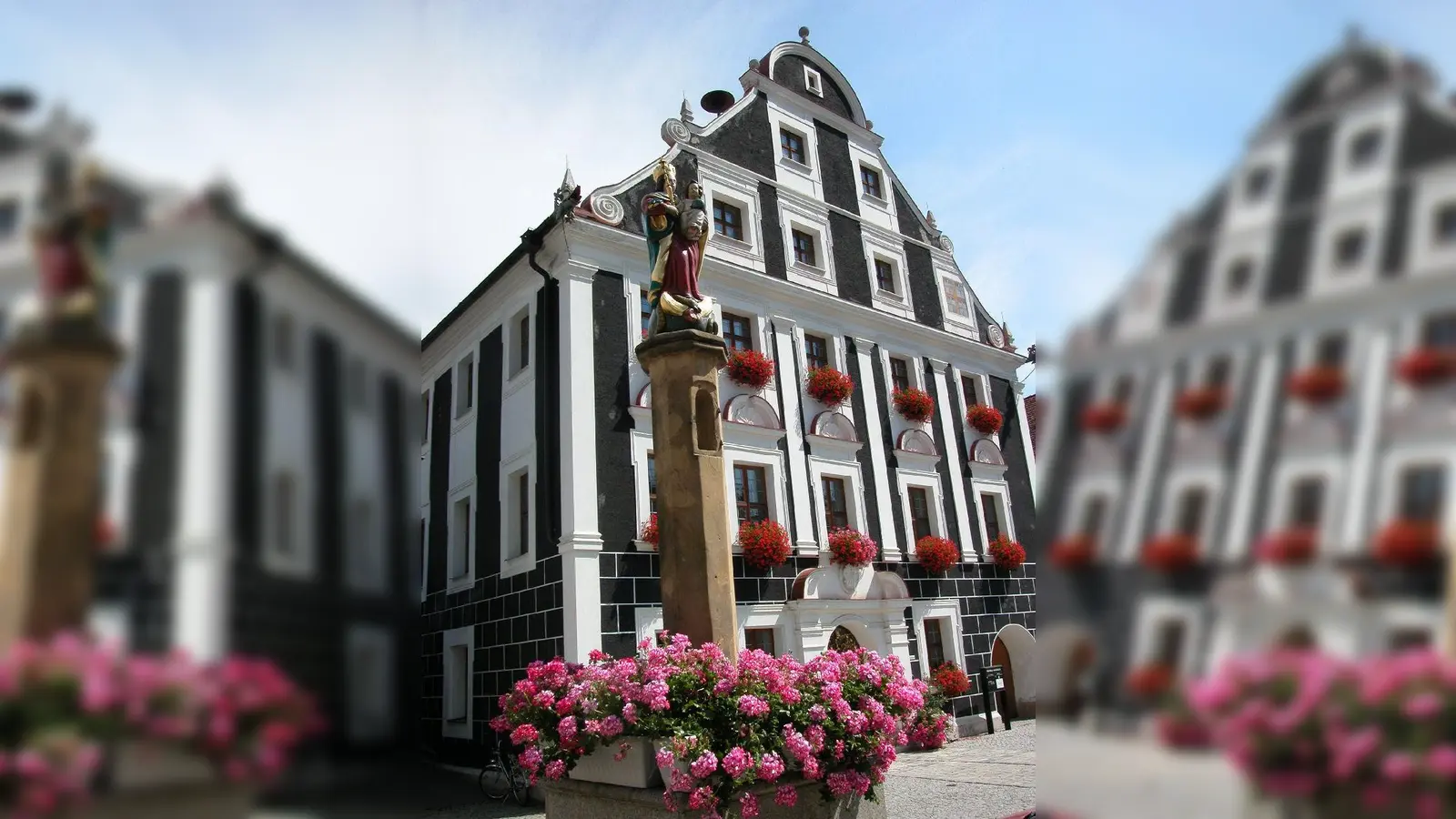 Zur Sitzung des Marktgemeinderates in Hohenburg ist am Donnerstag, 30. Juli 2026 um 19.30 Uhr ins Rathaus eingeladen.  (Bild: Paul Böhm)