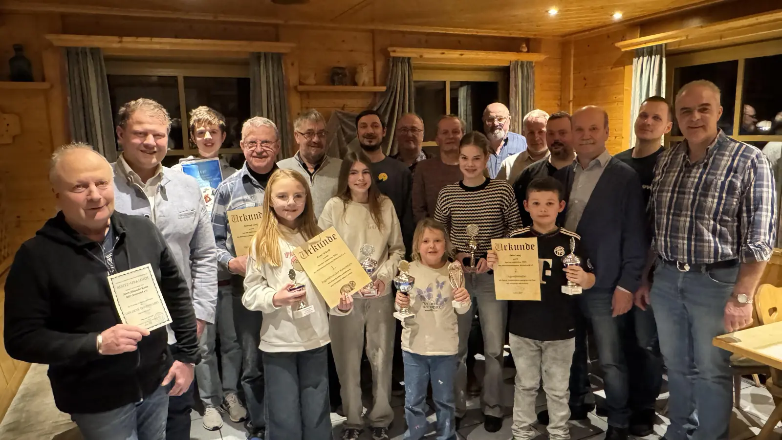 Im Bild die Preisträger und geehrten des Kleintierzuchtverein Mitterteich e.V. mit 1. Bürgermeister Stefan Grillmeier (2.v.l.) und Vorsitzenden Wolfgang Gründl (rechts). (Bild: Wolfgang Gründl)