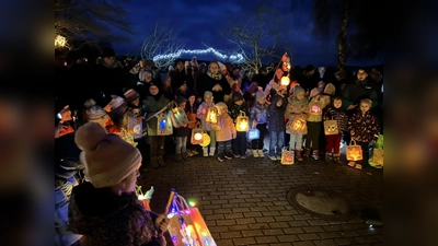 Laternenzug der Kinder des Kinderhauses St. Christoph. (Bild: Anja Thalhauser)