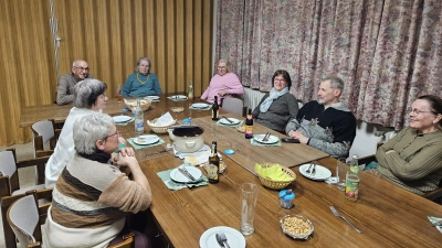 Der Heimat und Volkstrachtenverein Neustadt/WN begrüßt das Neue Jahr (Bild: Lydia Bodensteiner-Fuhrich)