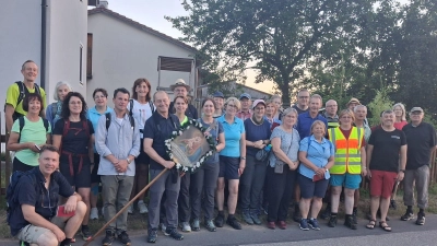 Die Pilger der Pfarreiengemeinschaft in Kricklhof bei einer kurzen Pause (Bild: Melanie Grasser)