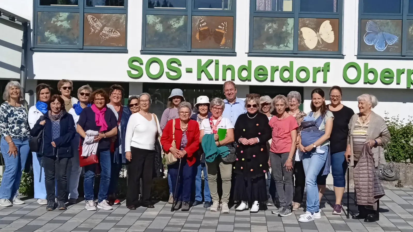 Besuch des Kath. Frauenbundes, Floß im SOS - Kinderdorf, Immenreuth (Bild: Helene Kraus)