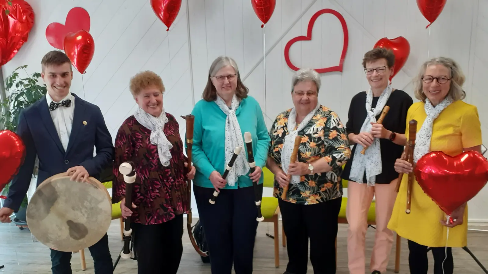 Von links: Sandro Lobenhofer, Annemarie Scholz, Manuela Göldner-Gruber, Heike Hübner, Kathrin Müller-Schwemin und Ruthild Lobenhofer (Bild: Gerlinde Koch)