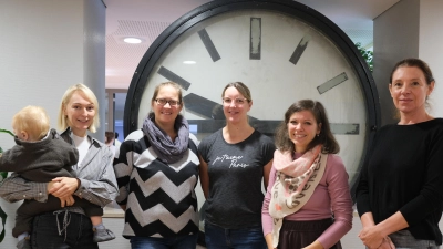 500 Euro überbrachte der Elternbeirat der Grundschule Rieden (Bild: Verena Uschold)