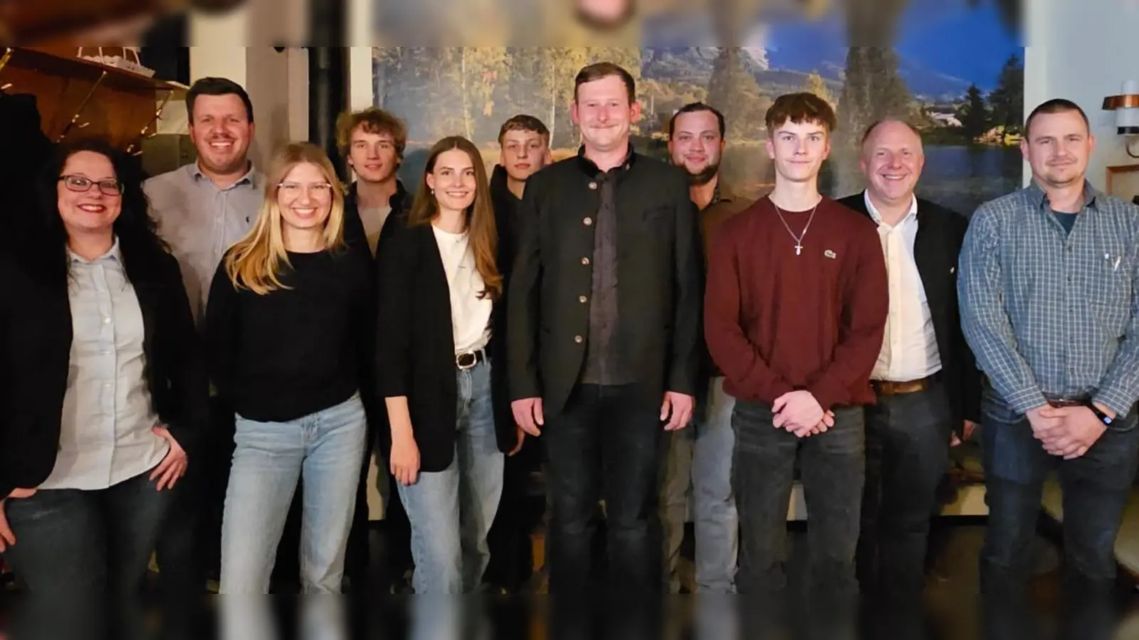 Bisherige und neue Vorstandschaft der Jungen Union Schnaittenbach mit 1. Bürgermeister Marcus Eichenmüller  (Bild: Thomas Hottner )