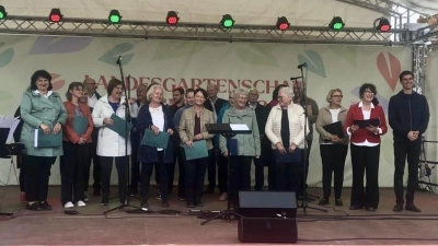 Der Kirchenchor Wutschdorf bei seinem Auftritt in Furth im Wald.  (Bild: Ina Piehler)