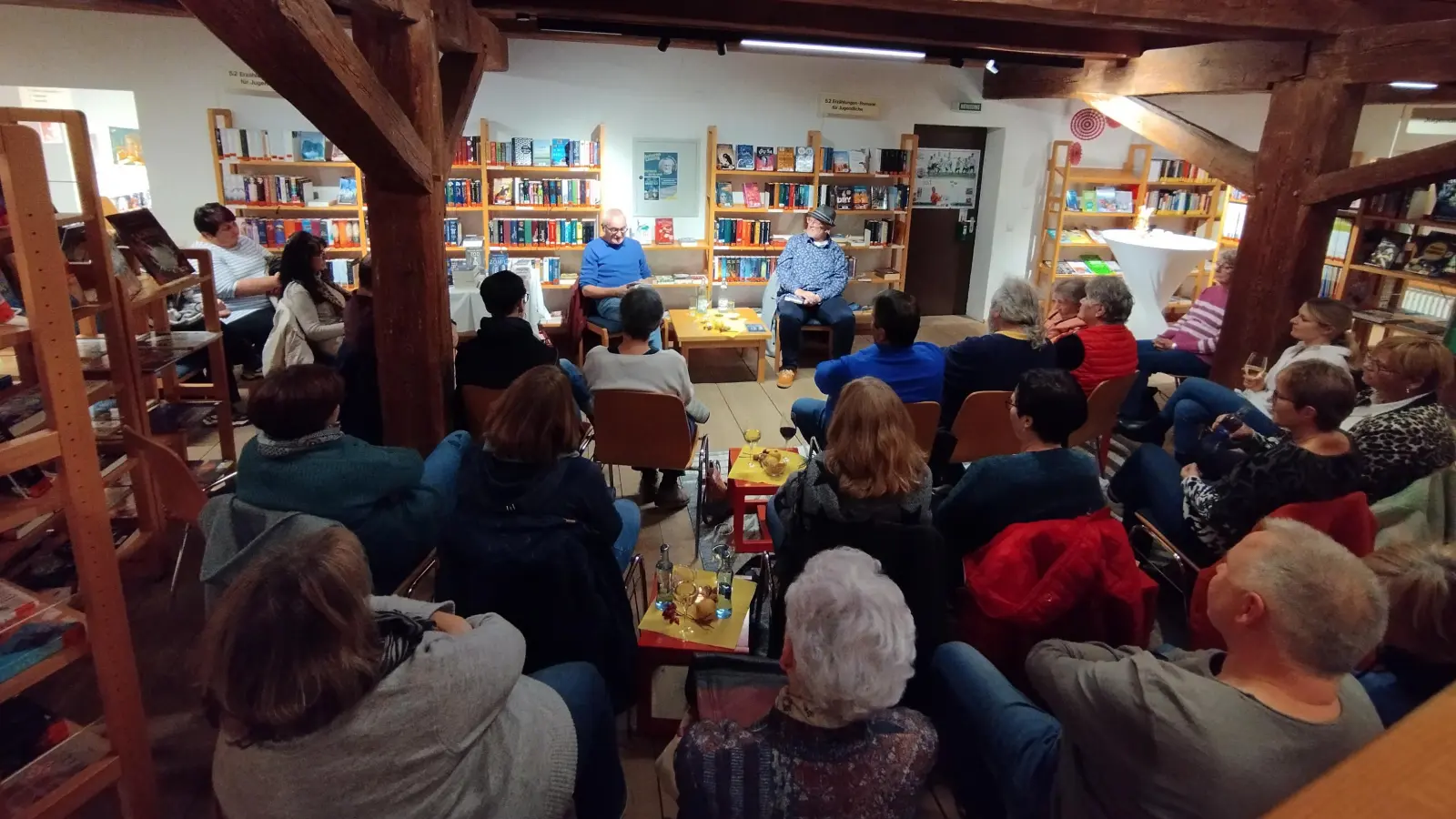 Thomas Bäumler und Stefan Voit in der Stadtbücherei Waldsassen. (Bild: Kristina Gebel )