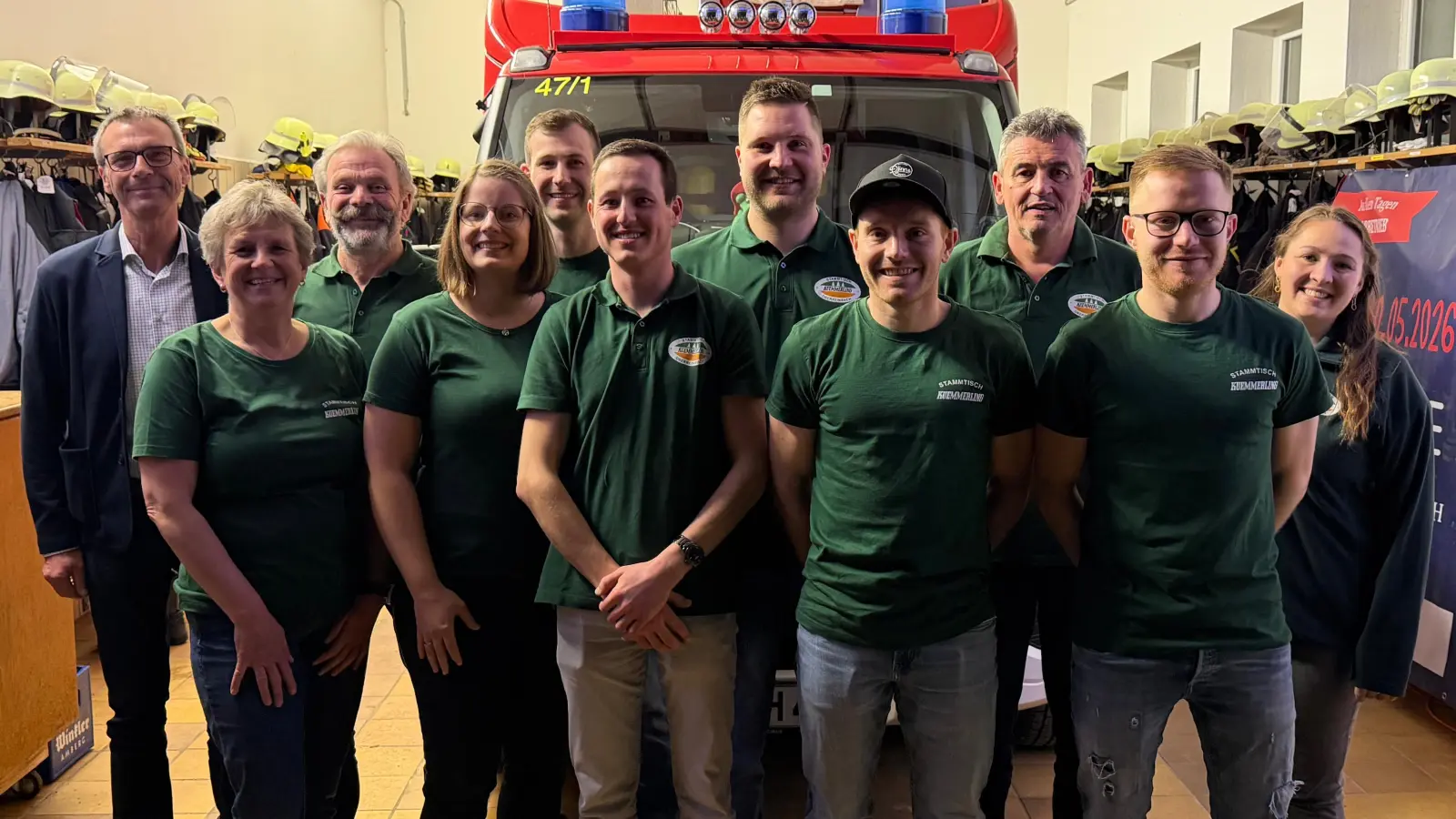 Die neue Vorstandschaft von links: BGM Peter Achatzi, Doris Holzwarth, Manfred Rupprecht, Kerstin Guttenberger, Marco Holzwarth, Jonas Hermann, Erster Vorsitzender Johannes Rupprecht, Zweiter Vorsitzender Thomas Stielper, Jürgen Walther, Markus Stielper und Marie Walther. (Bild: Doris Holzwarth)