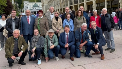 Der Verein Weidener Städtepartnerschaften e.V. unternahm am 9. Mai eine Fahrt zur Kursaisoneröffnung nach Marienbad. (Bild: Philipp Franz)