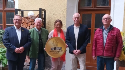 Von links: Bezirksrat Martin Preuß, Bundesvorsitzender Armin Nentwig, stellv. Vorsitzende Claudia Engfer, stellv. Vorsitzender Dr. med. Richard Megele und Kassierer Rudolf Friedrich nach der kleinen Feierstunde. (Bild: Armin Nentwig)