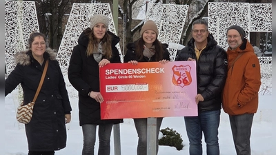 Ladies Circle 66 und Vorstandschaft Zewm eV (Bild: Stefanie Jarsetz )