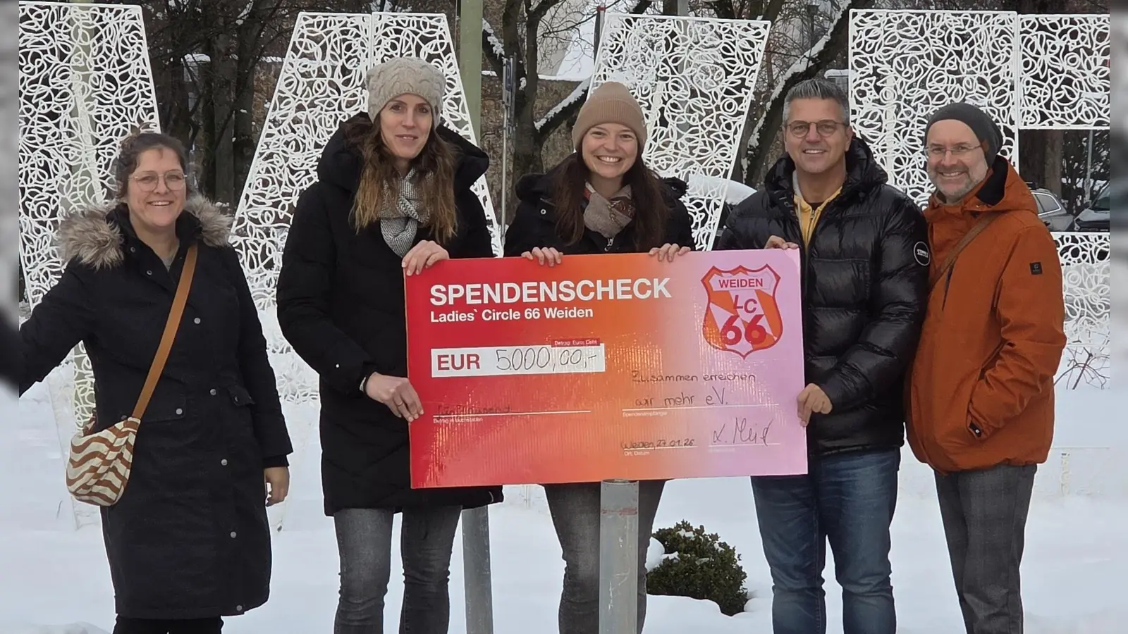 Ladies Circle 66 und Vorstandschaft Zewm eV (Bild: Stefanie Jarsetz )