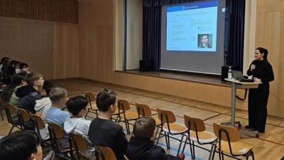Die Schülerinnen und Schüler lauschten dem Vortrag gespannt. (Bild: Julia Kraus)