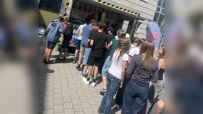 Der Eiswagen war eine willkommene Abwechslung zum Schulalltag. (Bild: Franziska Adam)