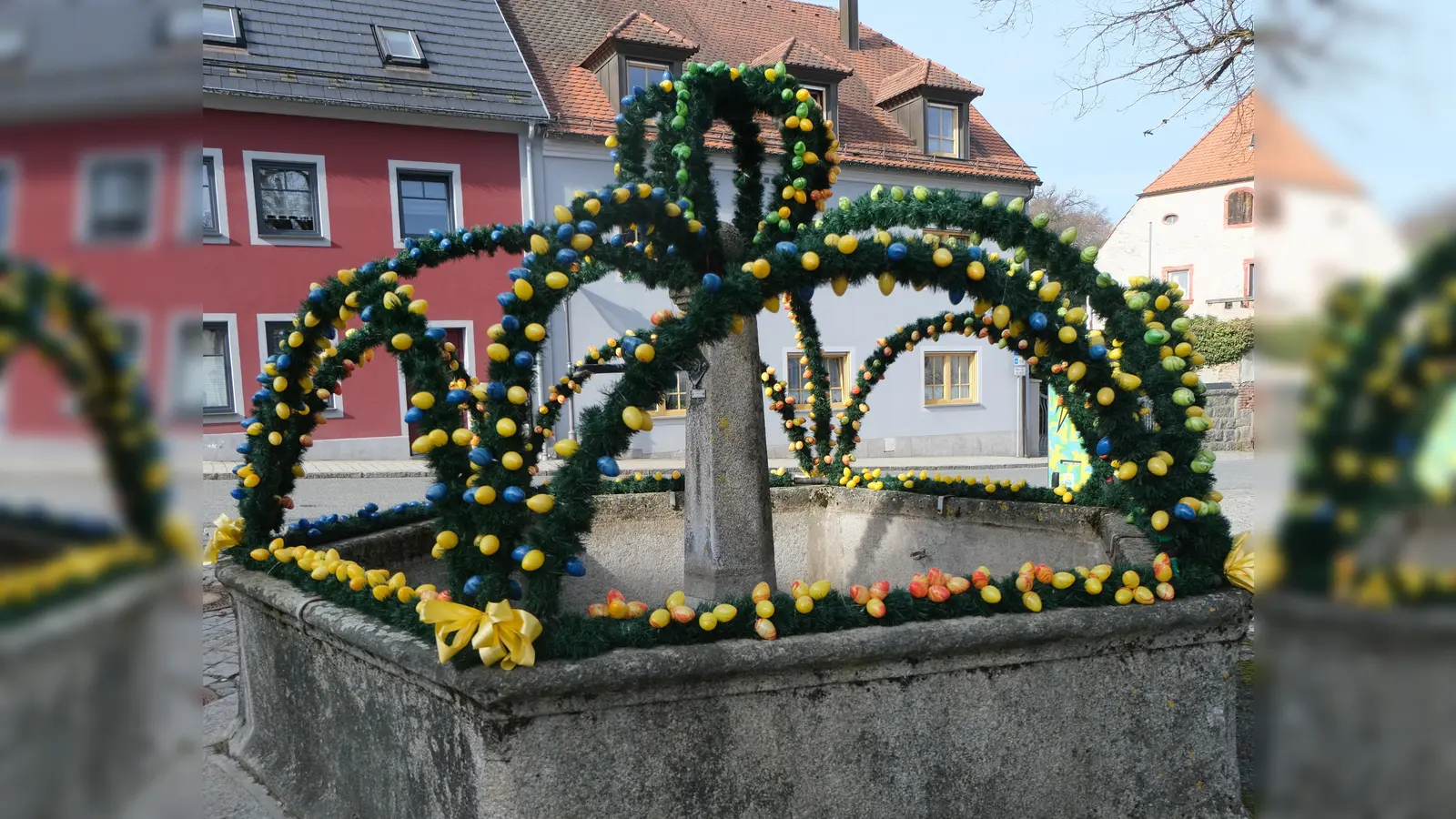 Flosser Osterbrunnen Schmuckstück im Markt. (Bild: Fred Lehner)