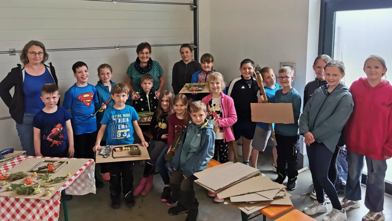 Das diesjährige Ferienprogramm der Brücken Allianz Bayern Böhmen fand diesmal in Thiersheim statt, einige Kids auch Konnersreuth waren unter den Teilnehmern. Uschi Schricker 2. Bürgermeisterin ganz hinten v.l. und Frau Ehm unterstützten die Aktion.  (Bild: Sabine Ehm)