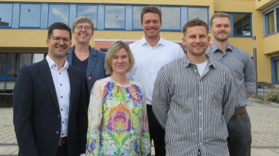 Vordere Reihe von links: Andreas Deml, Alexandra Naumann, Jonathan Straßer<br>Hintere Reihe von links: Dr. Anja Wiesner, Florian Döring, Matthias Altmann<br> (Bild: Kathrina Ott)