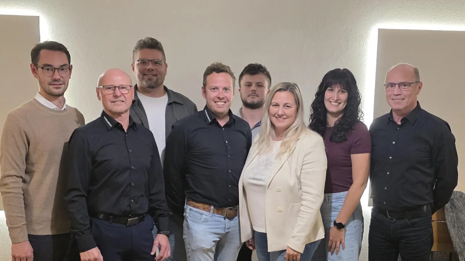 Die neu gewählte Vorstandschaft der TG Tirschenreuth. Vlnr: 2. Bgm. Sebastian Rosnitschek, 1. Vors. Wolfgang Rahm, Alex Ritter, Johannes Malzer, Moritz Helgert, Julia Ritter, Anja Wolf, Reinhard Bachmeier (es fehlen Nadine Staufer und Julia Malzer) (Bild: Julia Ritter)
