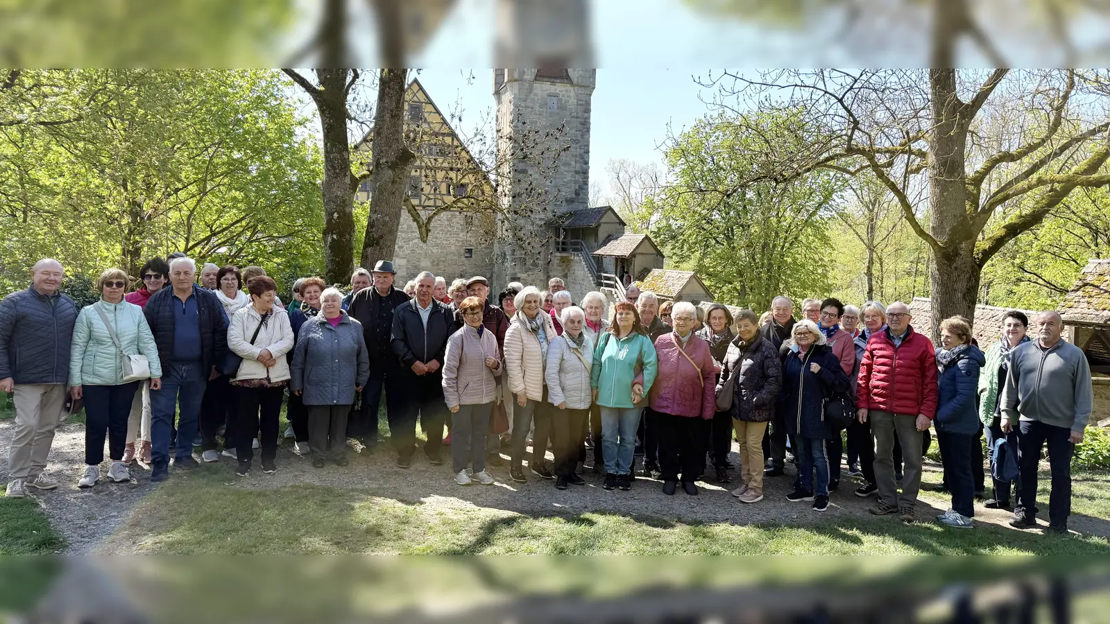 Bei einer besonderen Stadtführung erfuhr die Gesellschaft Frohsinn „von der Frau des letzten Minnesängers” Tiefschürfendes über die reiche Geschichte Rothenburgs. (Bild: Robert Dotzauer)