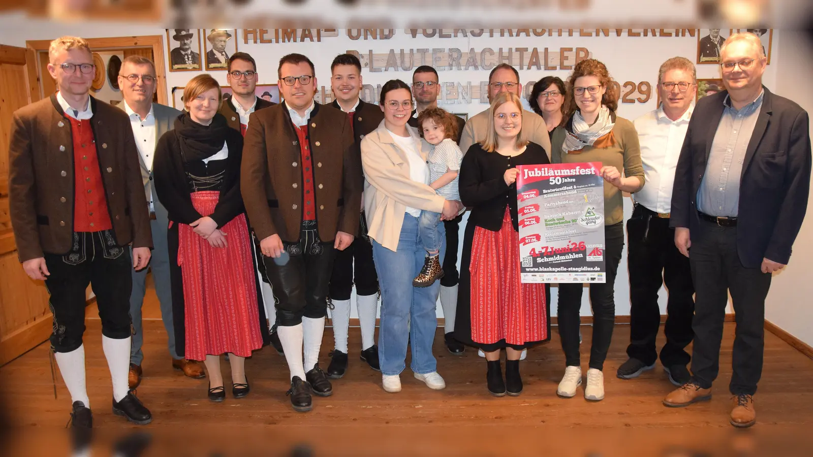 Bei der Blaskapelle St. Ägidius wurde bei der Jahreshauptversammlung eine neue Vorstandschaft mit Wahlleiter und Bürgermeister Peter Braun (2.v.li.) gewählt. Links Versammlungsleiter Alexander Böhm. (Bild: Paul Böhm)