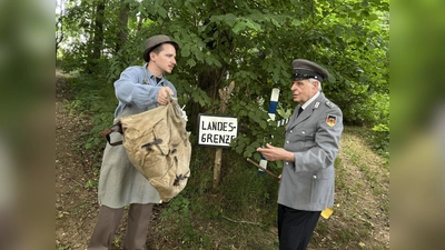 Darsteller des MTT in der Schmuggler-Szene  (Bild: Janka Hannemann-Mathes)