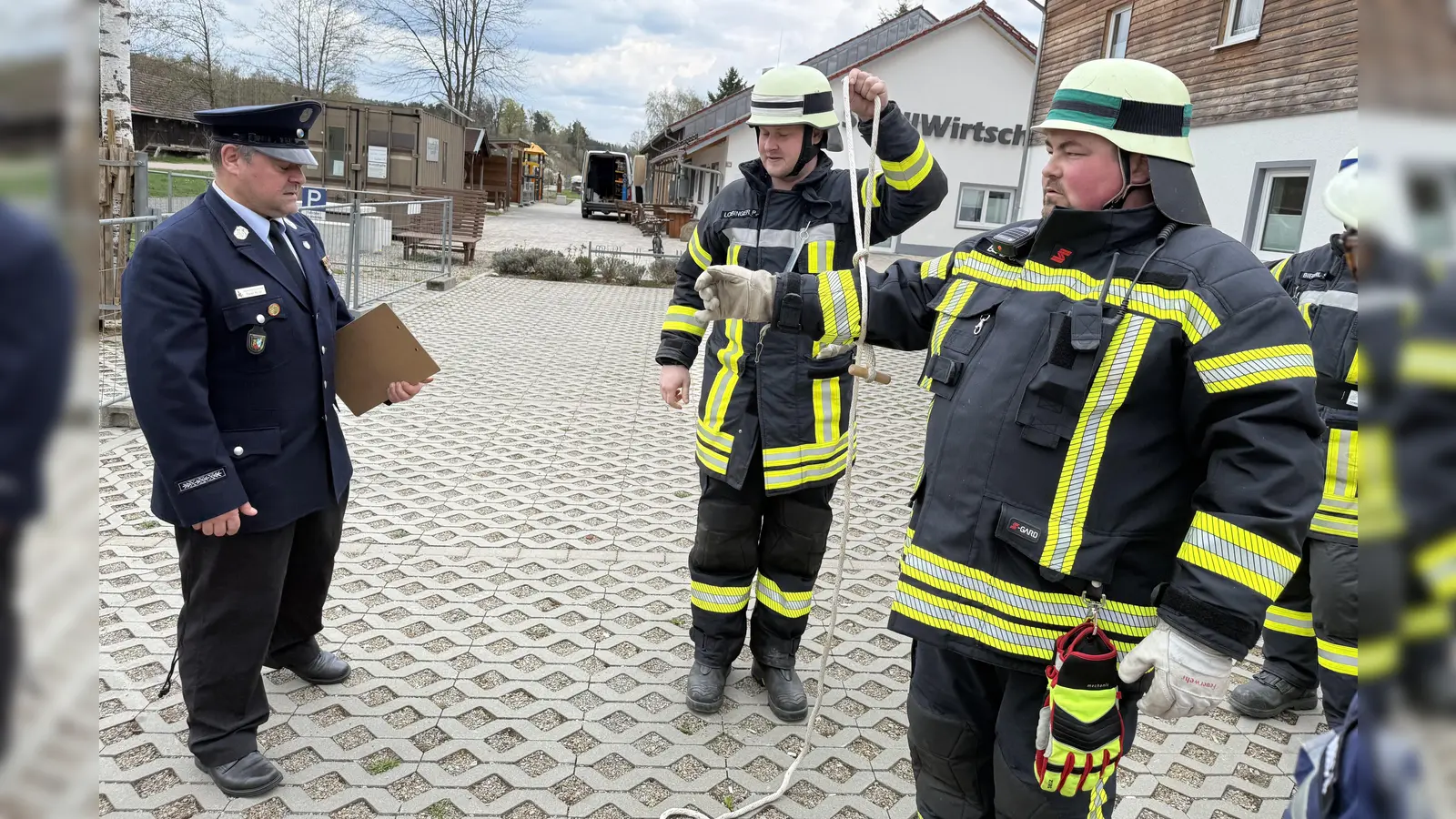 Knoten und Stiche (Bild: Sebastian Lobinger)