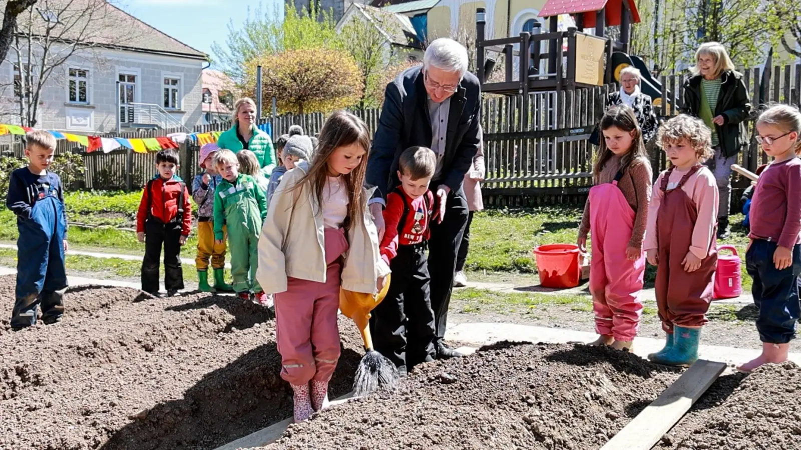 Die AckerRacker im Städtischen Kindergarten Kunterbunt in Erbendorf. (Bild: Roland Wellenhöfer)