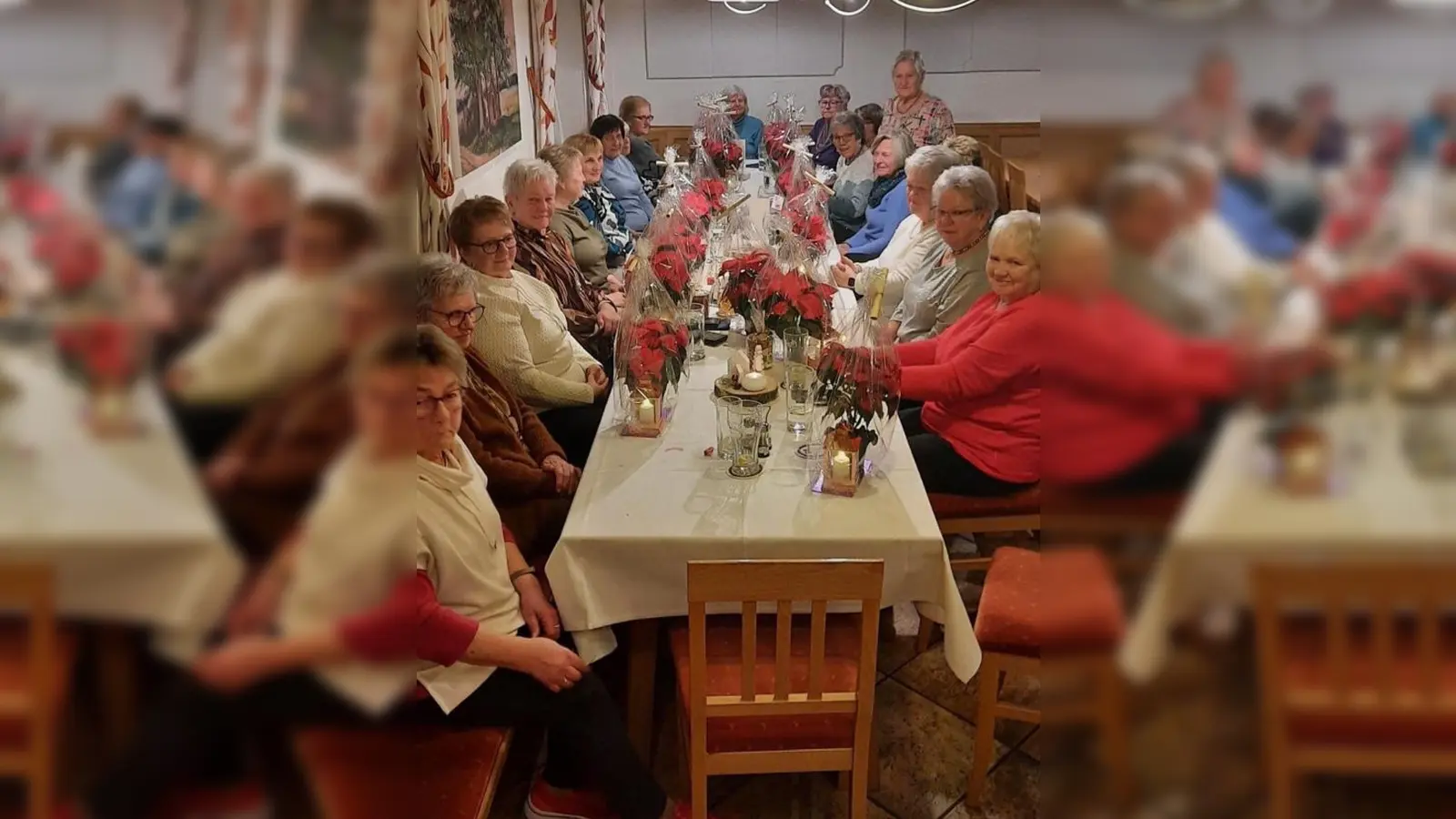 Die Siedlerfrauen freuten sich über einen Weihnachtsstern und eine Laterne als Weihnachtsgeschenk. (Bild: Eva Seifried)