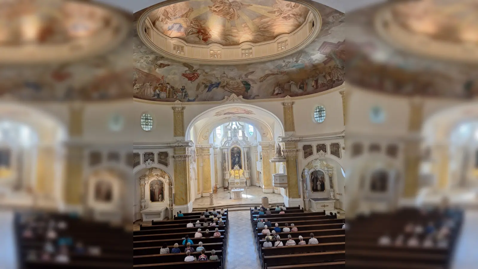 Blick von der Orgel in die neu erstrahlte Pfarrkirche Maria Immaculata. (Bild: Anita Hartmann)