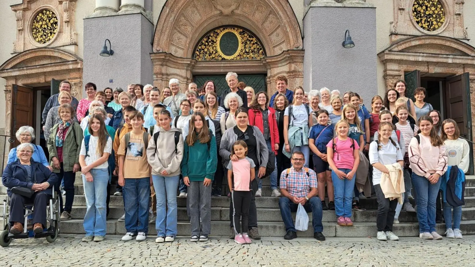 Die Wallfahrer nach der Dankandacht (Bild: Paul Schulze)