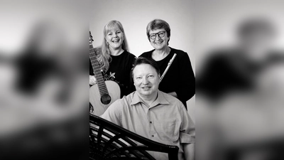 Die Sopranistin und Gitarristin Katharina Wittmann, die Flötistin Margit Eilmannsberger und der Organist Markus Speckbacher geben am Samstag, 26. September, um 17 Uhr ein Konzert in der Erlöserkirche in Schwandorf. (Bild: Thomas Dobler)