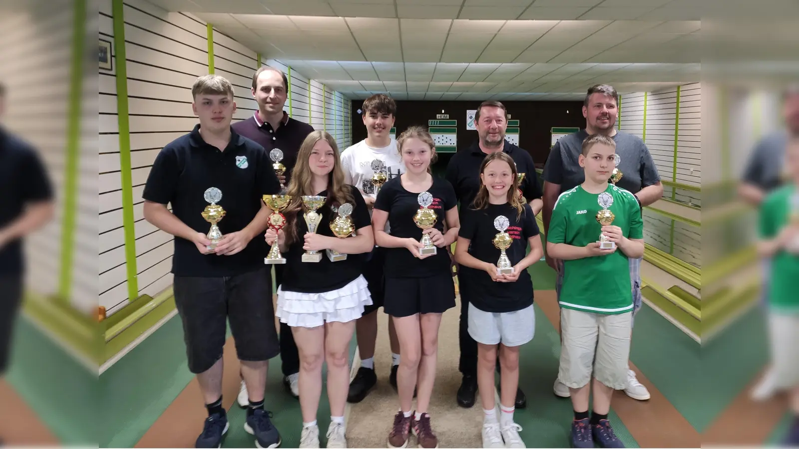 Die Schnittbesten und Clubmeister: vhl. Thomas Wild, Fabian Kirner, Franz Strobl, Dominik Hölzel; vvl: Yannick Bauer, Cassandra Pirschel, Tabitha Bauer, Emma Kirner, Jonas Braunschmid (Bild: Franz Wagner)