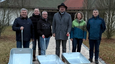 V.l. Herbert Steiner, Friedrich Janner, Hans Reil, Bürgermeister Richard Kammerer, Sabine Gurdan, Stefan Lippik. (Bild: Anita Günther)