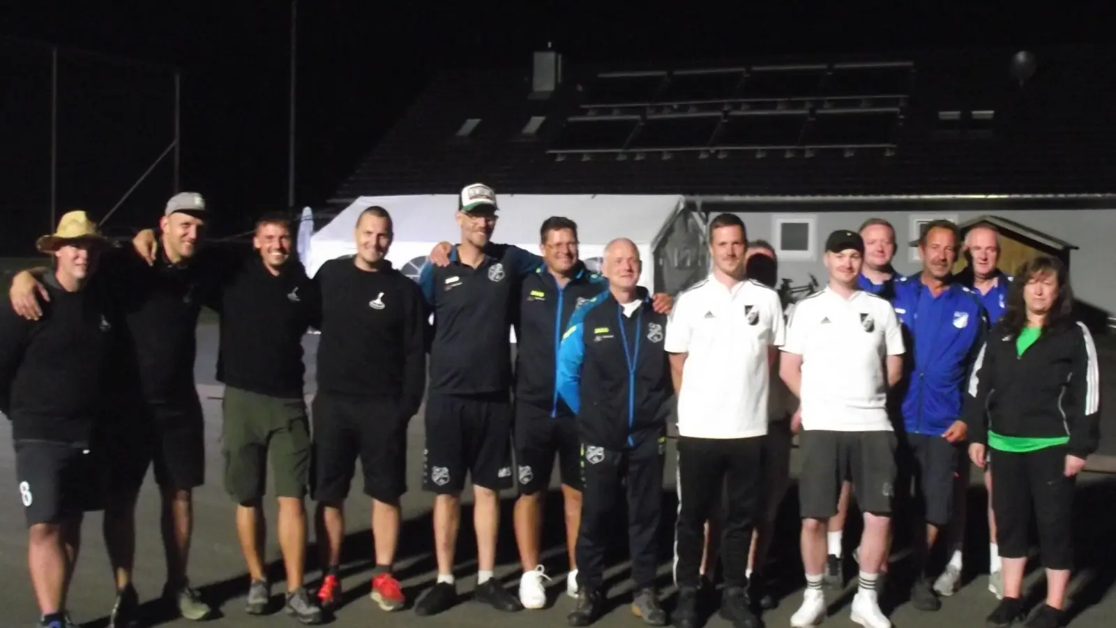 Die vier Siegermannschaften v. l.: EV Münchshofen, ESF Heselbach - Meldau, TSV Friedenfels, SV Steinmühle (Bild: Franz Heinrich)