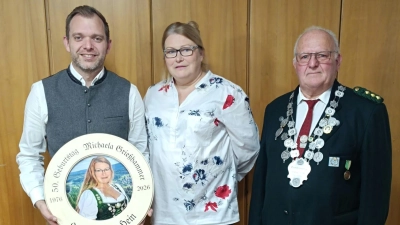 V.l. Gewinner Stefan Hein, Michaela Grießhammer und Schützenmeister Stefan Kraus. (Bild: Günther Hößl)