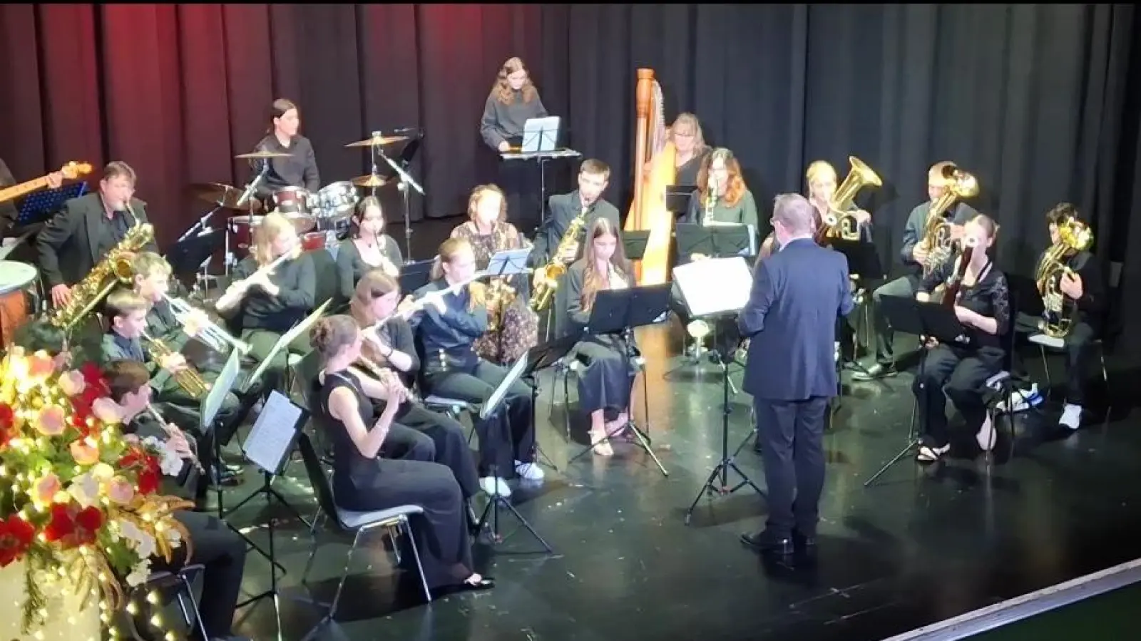 Das Projektorchester der Musikschule lud auch zum Mitsingen ein.  (Bild: Katja Kellner)