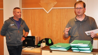 25 Jahre Chorleiter beim MGV (Bild: Klaus Rösch)