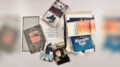 Das Foto zeigt von Karin Graf übersetzte Bücher. (Bild: © Literaturarchiv Sulzbach-Rosenberg)